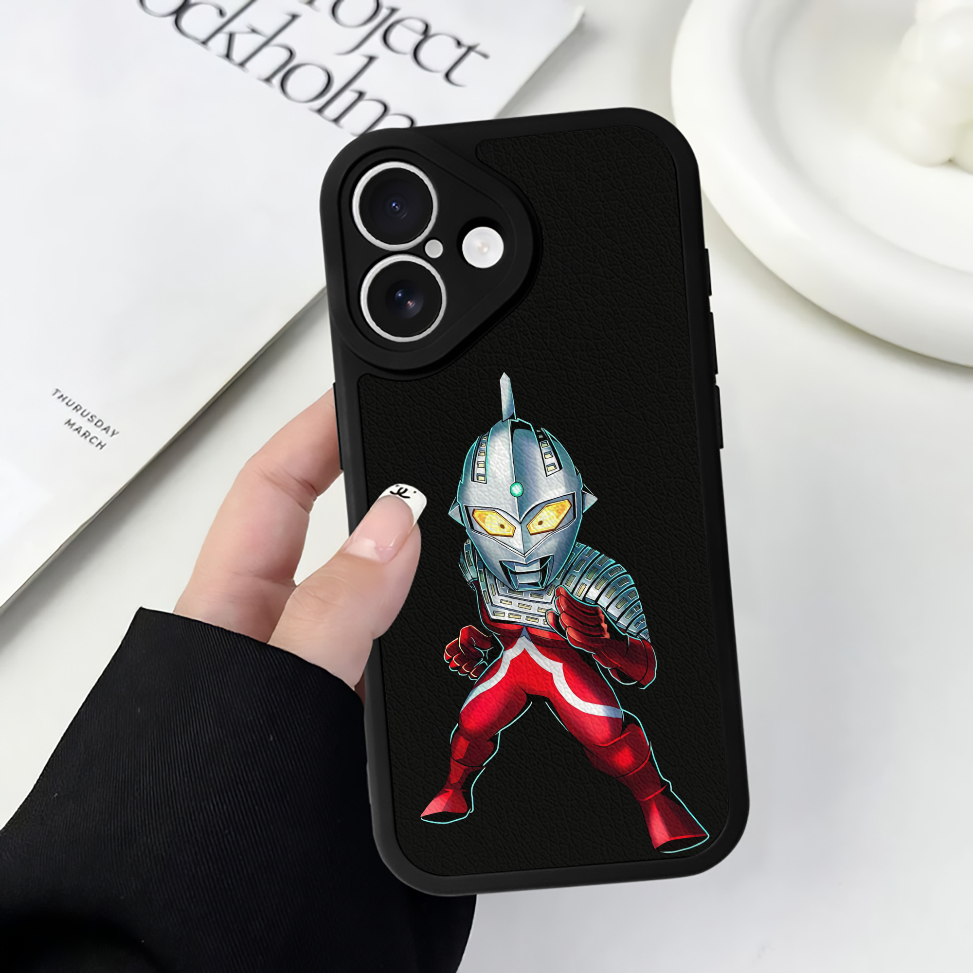 （画像用） ウルトラマン Ultraman 【iPhone 16シリーズ対応】シリコンスマホケース（レザー調） 材質：シリコン